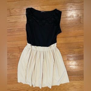 3/$15 ❤️ Black and tan dress.